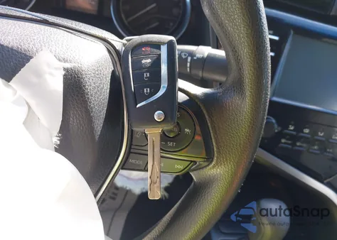 2019 Toyota Camry Le z USA, uszkodzony, nr VIN 4T1B11HK5KU263822